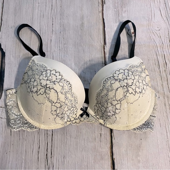 Victoria's Secret Other - Victoria’s Secret Lace Bra
